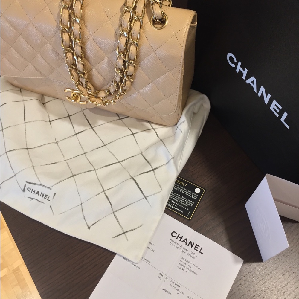 SOLD 🌺CHANEL JUMBO IN EXCELLENT - Picture 3 of 11